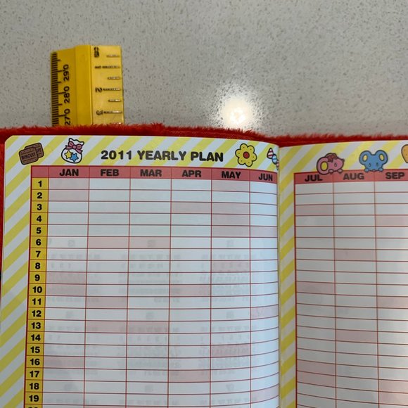 2011 HELLO KITTY PLANNER BRAND NEW - Picture 3 of 14